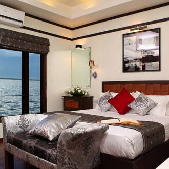 Benbow Houseboat, Alleppey 4